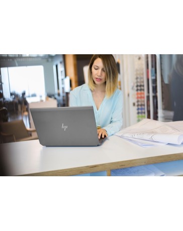 HP ZBook 17 G5 – i7-8850H, 32GB RAM, 1TB NVMe SSD, Quadro P5200, 17" FHD, Win 11 Pro